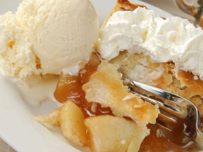 Η συνταγή για τη μηλόπιτα της γιαγιάς της Φλορίντας Πετρουτσέλι - Συνδυάστε τη με παγωτό