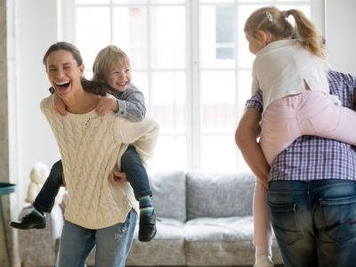 5 δραστηριότητες για να διασκεδάσουν τα παιδιά μια βροχερή μέρα στο σπίτι