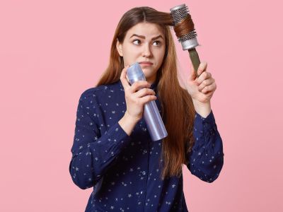 Το tip της μαμάς: 5 χρήσεις της λακ μαλλιών που θα σας φανούν χρήσιμες