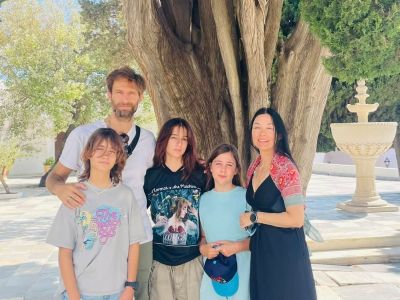 Γιαννακοπούλου - Μουμούρης: Η οικογενειακή φωτογραφία με αφορμή τα γενέθλια της μεγάλης τους κόρης