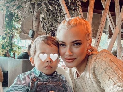 Λάουρα Νάργες: Ο γιος της ποζάρει με τζιν σαλοπέτα