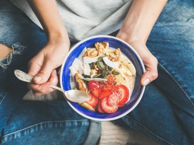 Clean eating: Τι είναι, γιατί αξίζει να το δοκιμάσετε και ποιους κινδύνους κρύβει