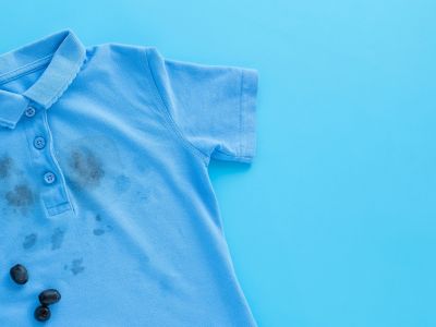 To tip της μαμάς: Πώς να αφαιρέσετε τον λεκέ από λάδι στα ρούχα