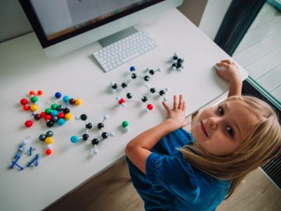 Έρευνα:Τα κορίτσια ενδιαφέρονται για επαγγέλματα STEM, αλλά δεν είναι σίγουρα αν είναι αρκετά έξυπνα