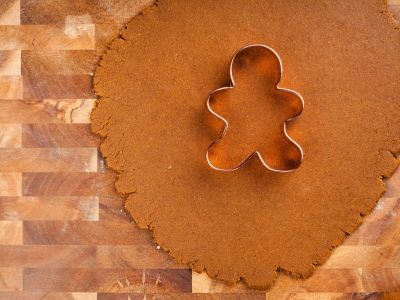 Πώς θα φτιάξετε χριστουγεννιάτικα μπισκότα χωρίς κουπάτ