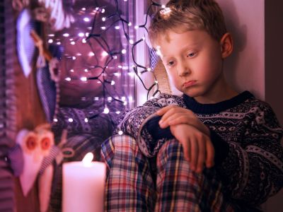 Μελαγχολία στις γιορτές: Πώς να βοηθήσετε το παιδί σας να την αντιμετωπίσει