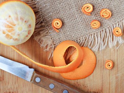 Το tip της μαμάς: 10 τρόποι να χρησιμοποιήσετε τις φλούδες πορτοκαλιού