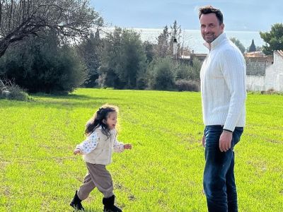 Γιώργος Λιανός: Παιχνίδια με την κόρη του στην εξοχή