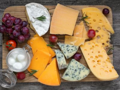 Το τυρί παραμένει φρέσκο όταν αποθηκεύεται με ένα πράγμα - Δεν θα μουχλιάσει ή θα μπαγιατέψει