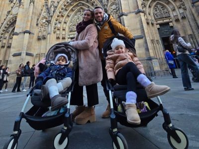 Μιλλούση - Πετρούνιας: Το διασκεδαστικό παιχνίδι με το χαρτί υγείας που ενθουσίασε τις κόρες τους