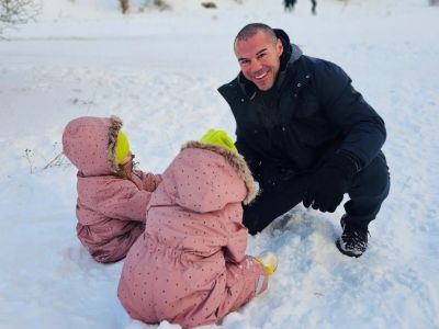 Μιχάλης Ζαμπίδης: Οι δίδυμες κόρες του μεγάλωσαν (φώτο)