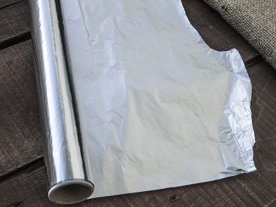 Το κόλπο με το αλουμινόχαρτο που αφήνει τον φούρνο σας καθαρό σαν τη πρώτη μέρα