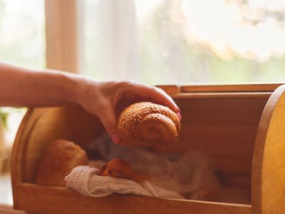 Όχι στην ψωμιέρα και όχι στο ψυγείο: Εδώ θα αποθηκεύσετε το ψωμί σας για αρκετούς μήνες