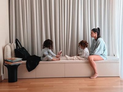 Χριστίνα Μπόμπα: Με τις κόρες της στην υπέροχη κουζίνα του σπιτιού -Το θρεπτικό ρόφημα που ετοίμασαν