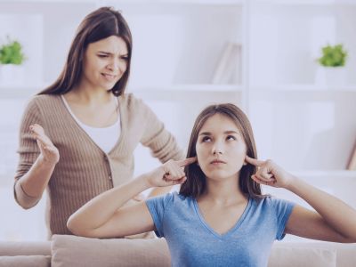 Πώς να μιλήσετε σε έναν έφηβο που δεν θέλει να συζητήσει