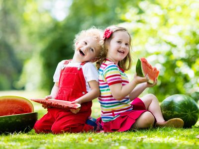 10 καλοκαιρινά σνακ για παιδιά που θα τα κρατήσουν ενυδατωμένα και γεμάτα ενέργεια