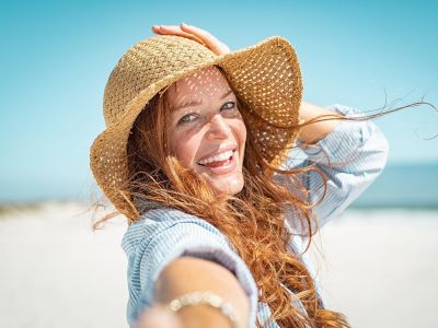 5 tips για να προστατέψεις τα μαλλιά σου από τον ήλιο κι αυτό το καλοκαίρι