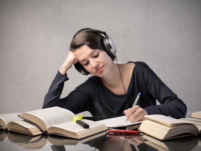6 tips για σωστή επανάληψη και λιγότερο άγχος πριν τις ενδοσχολικές και τις Πανελλήνιες εξετάσεις