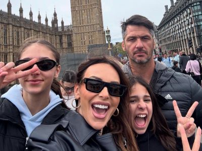 Μπέττυ Μαγγίρα: Οικογενειακό ταξίδι στο Λονδίνο μαζί με τις κόρες τους