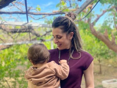 Βασιλική Τρουφάκου: Οι πρώτες πασχαλινές διακοπές με τον γιο της και γνωστούς ηθοποιούς στη Λακωνία