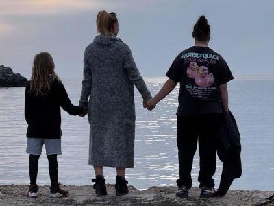 Κατερίνα Καραβάτου: Xαλαρές στιγμές με τα παιδιά της στη Σκύρο