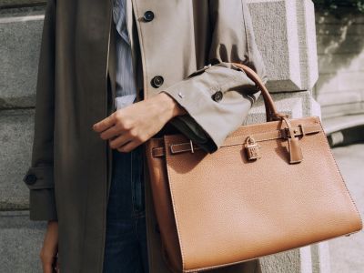 Οι Μεγάλες Τσάντες Επιστρέφουν! Δείτε Πώς να Φορέσετε Oversized Αξεσουάρ με Στυλ