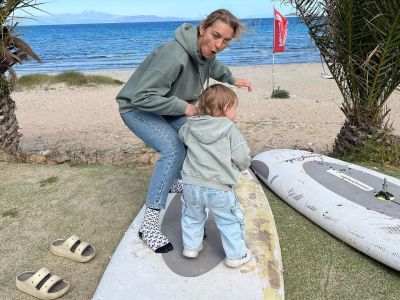 Γιούλικα Σκαφιδά: Ο γιος της έκανε το πρώτο του μάθημα windsurf