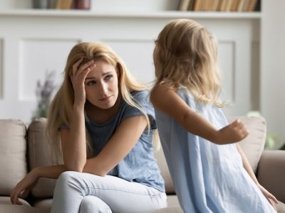 Η φράση που μπορεί να σας σταματήσει πριν ξεσπάσετε στο παιδί σας