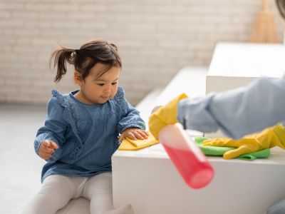 Αντίστροφη γονεϊκότητα: Γιατί τα παιδιά στην Κίνα μαγειρεύουν και καθαρίζουν για τους γονείς τους