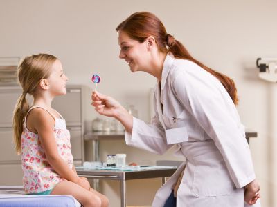 Μέχρι ποια ηλικία παρακολουθούνται τα παιδιά από παιδίατρο;