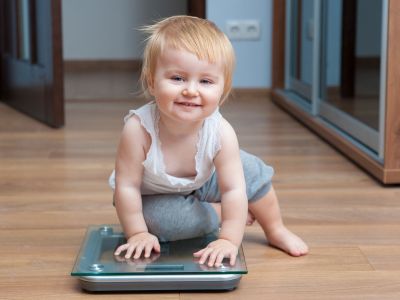 Σε ποια ηλικία το βάρος του παιδιού δείχνει αν θα γίνει υπέρβαρο, σύμφωνα με έρευνα