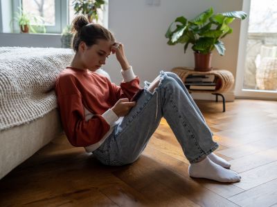 Γονείς προσοχή: Οι έφηβοι θεωρούν φυσιολογικό να παρακολουθούν ο ένας τον άλλον