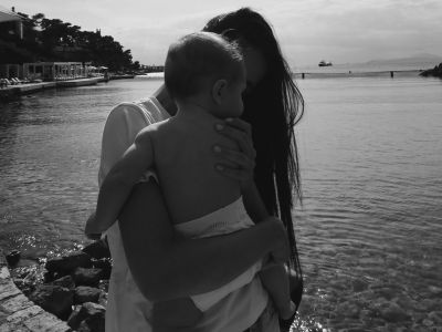 Η Αλεξάνδρα Νίκα δημοσίευσε στο Instagram ένα τρυφερό στιγμιότυπο, την ώρα που θηλάζει τον γιο της