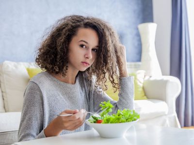 «Crunchy Teen»: Το νέο TikTok trend που κρύβει κινδύνους για την υγεία των εφήβων