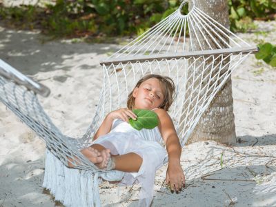 Πώς μια μικρή αλλαγή στην ώρα ύπνου του παιδιού μας έκανε το καλοκαίρι πιο ευχάριστο