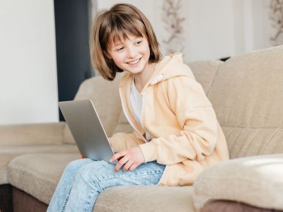 Πώς να βοηθήσετε το παιδί σας να χρησιμοποιεί σωστά την τεχνητή νοημοσύνη