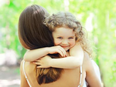 Μερικές φορές κι η μαμά έχει ανάγκη μια αγκαλιά
