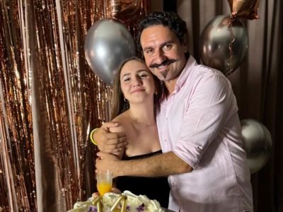 Ο Μελέτης Ηλίας αποκαλεί τη σύζυγό του με διάφορα χαϊδευτικά και η κόρη του... φρικάρει!