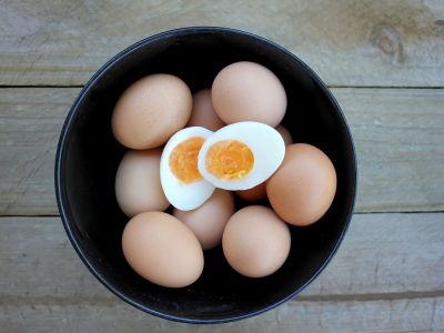 Γιατί πρέπει να βράζετε τα αβγά με λίγο ξίδι