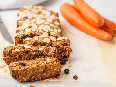 Υγιεινό πρωτεϊνικό κέικ βρώμης με καρότο και σοκολάτα  - Λίγες θερμίδες, μεγάλη απόλαυση