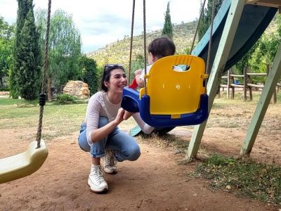 Τρυφερή στιγμή: Η Χρύσα Μιχαλοπούλου και ο γιος της κοιμούνται μαζί στην ίδια στάση