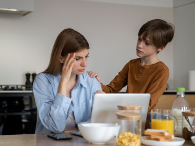 3 καθημερινές συνήθειες των μαμάδων που τις εξαντλούν - Πώς να τις περιορίσετε