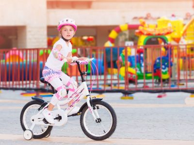 Βοηθητικές ρόδες ή ποδήλατο ισορροπίας; Τι είναι καλύτερο για το παιδί σας;