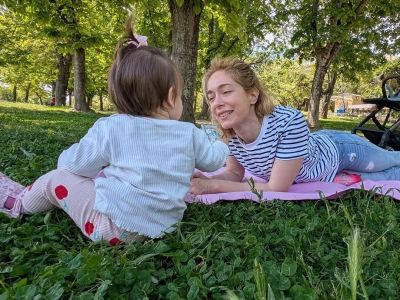 Ντάνη Γιαννακοπούλου: Γιόρτασε τα γενέθλιά της στο θέατρο με την κόρη της