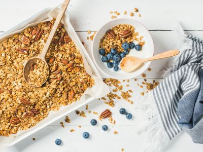 5 απογευματινά σνακ που θα σας κρατήσουν χορτάτους μέχρι το δείπνο, σύμφωνα με ειδικούς στη διατροφή