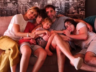 «Όλη η ευτυχία είναι εδώ»: Η νέα τρυφερή φωτογραφία της Ευδοκίας Ρουμελιώτη με τα τρία αγόρια της