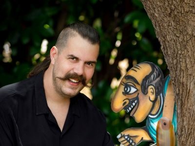 Ο Καραγκιόζης επιστρέφει στον Κήπο του Μεγάρου – με όχημα την «Ειρήνη» του Αριστοφάνη!