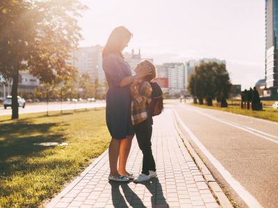 Τέλος σχολικής χρονιάς: Όσα νιώθει μια εργαζόμενη μαμά που προσπαθεί να είναι παντού