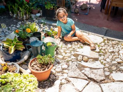 Summer Camp vs. Χωριό με παππούδες: Γιατί το δεύτερο κερδίζει με διαφορά