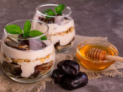 Χουρμάδες και μέλι: Είναι πραγματικά πιο υγιεινά από τη ζάχαρη;